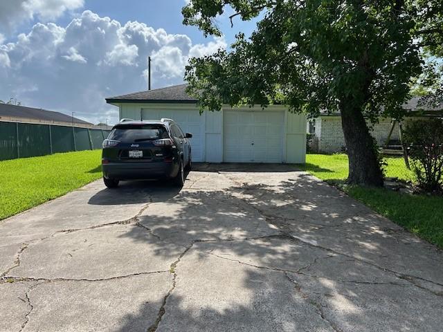 101 Talisman St, Lake Jackson, TX 77566 - photo 2