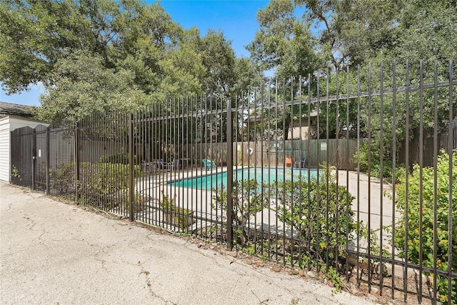 9654 Westview Dr, Houston, TX 77055 - photo 17
