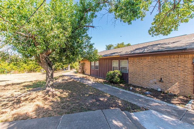518 E Cypress St, Lott, TX 76656 - photo 2