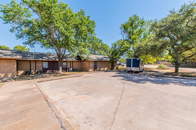 518 E Cypress St, Lott, TX 76656 - photo 6