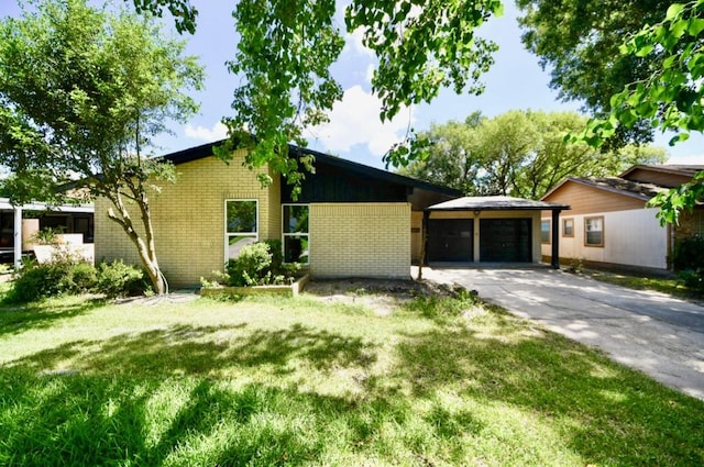 5826 Flamingo Dr, Houston, TX 77033 - photo 1