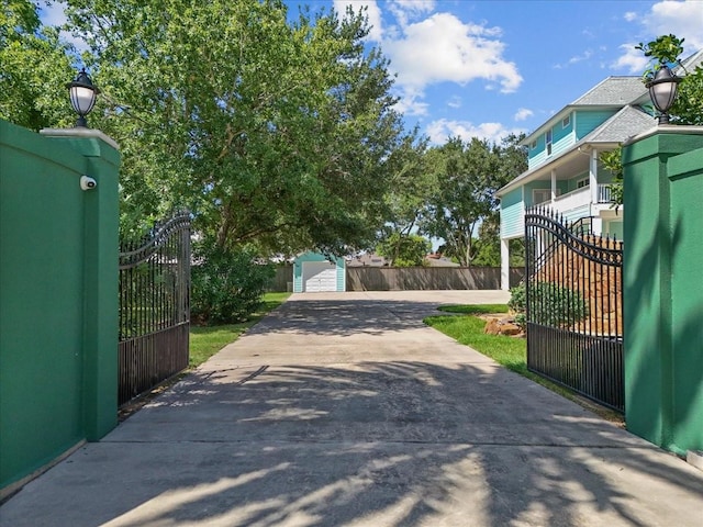 2564 E Bayshore Dr, Dickinson, TX 77539 - photo 2
