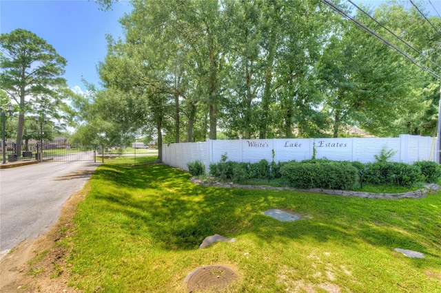 214 Whites Lake Estates Dr, Highlands, TX 77562 - photo 9
