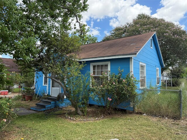 1410 N Gulf Blvd, Freeport, TX 77541 - photo 1
