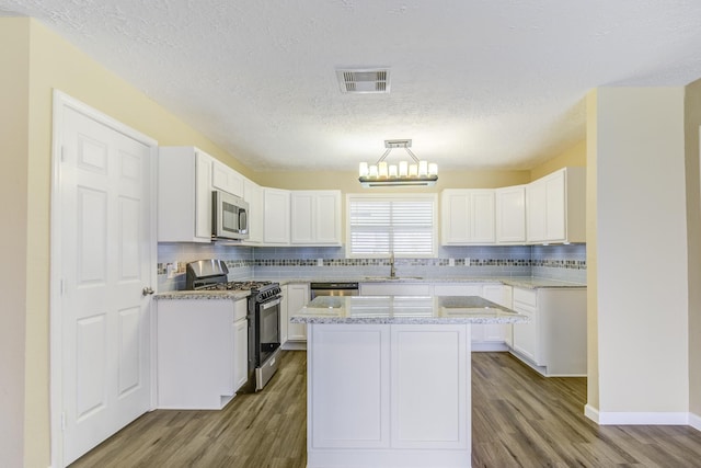 1406 W Talmage St, Alvin, TX 77511 - photo 1