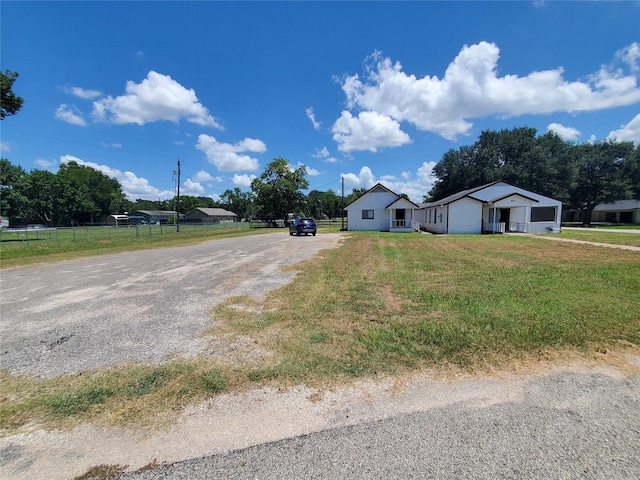 803 Live Oak St, Sealy, TX 77474 - photo 4