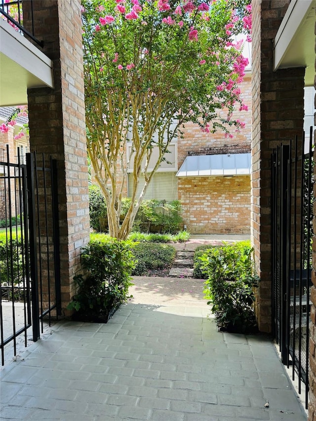 2224 S Piney Point Rd Unit 114, Houston, TX 77063 - photo 2