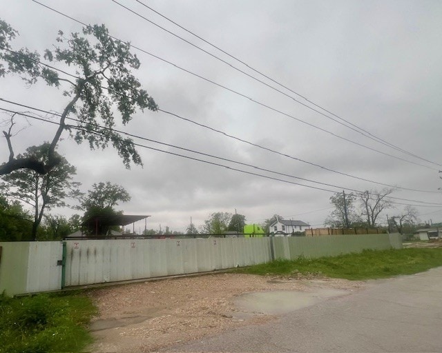 1 Bobby Burns St, Houston, TX 77028 - photo 2
