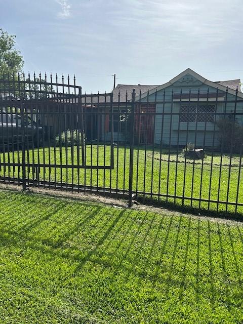 10206 Cheeves Dr, Houston, TX 77016 - photo 2