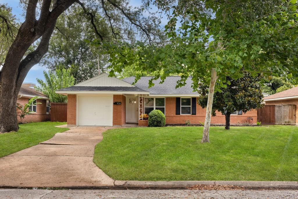 926 Stonecrest Dr, Houston, TX 77018 - photo 1