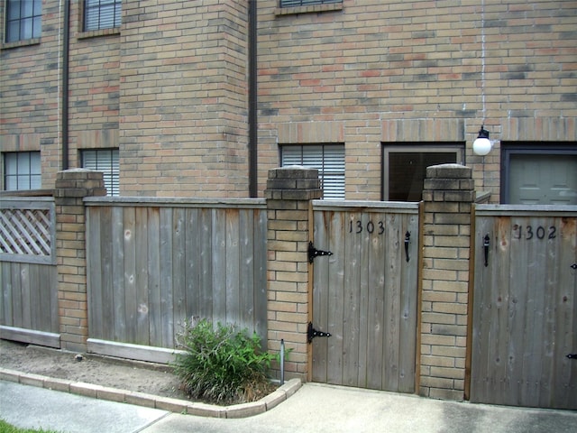 9850 Pagewood Ln Unit 1303, Houston, TX 77042 - photo 1