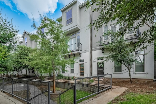 5837 E Post Oak Ln, Houston, TX 77055 - photo 1