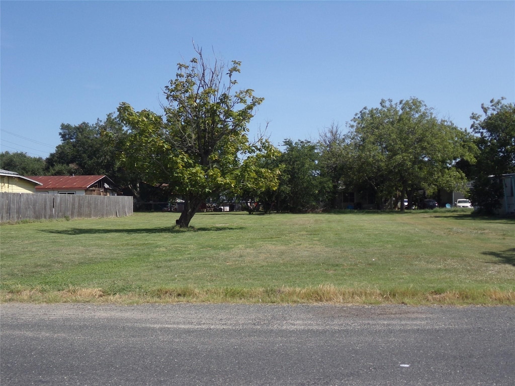 305 E Post Office St, Weimar, TX 78962 - photo 1