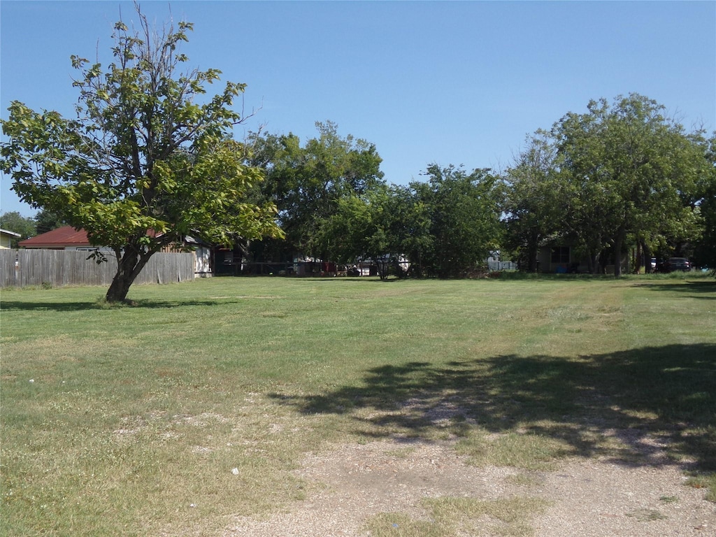 305 E Post Office St, Weimar, TX 78962 - photo 3