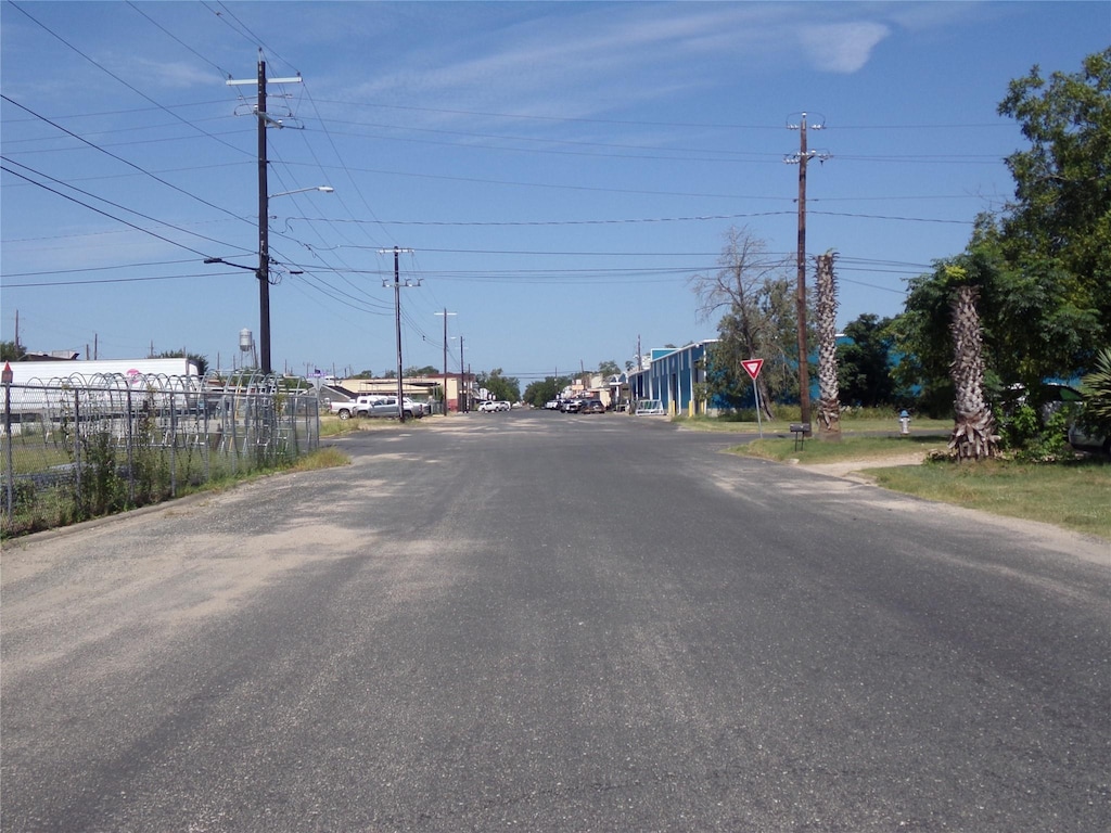 305 E Post Office St, Weimar, TX 78962 - photo 4