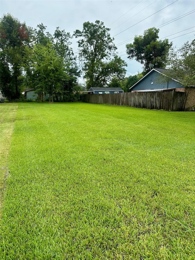 527 Brazoswood Dr, Clute, TX 77531 - photo 1
