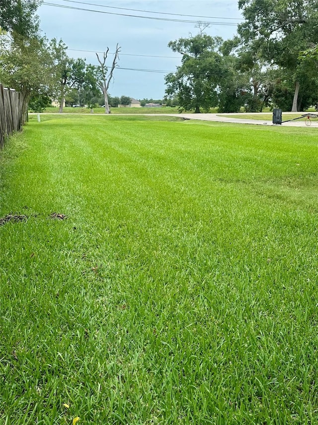 527 Brazoswood Dr, Clute, TX 77531 - photo 6