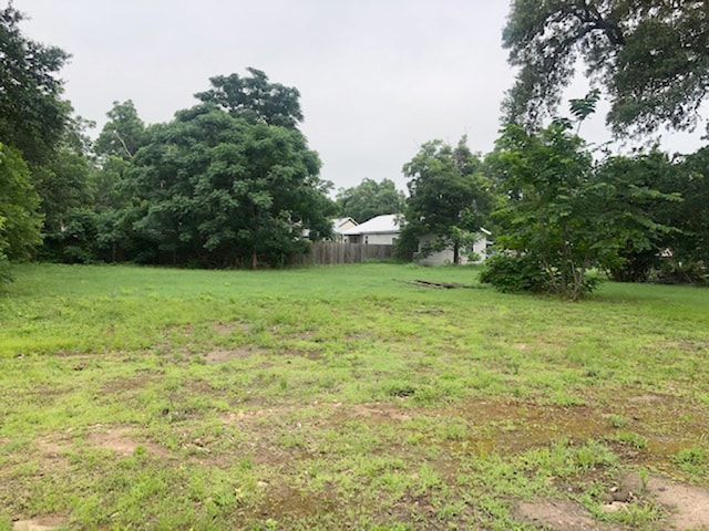 Listing photo 3 for 443 N Washington St, La Grange TX 78945