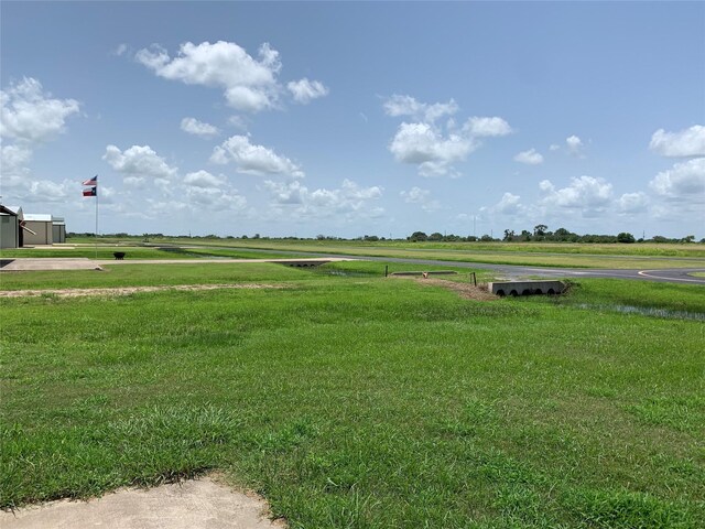 view of yard featuring a rural view