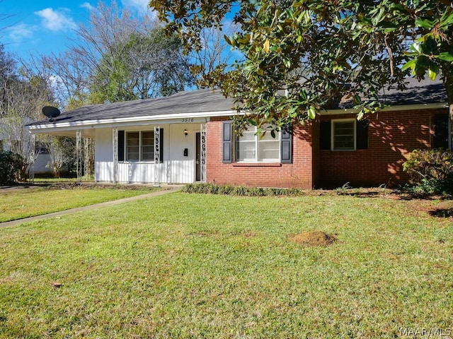 ranch-style home featuring a front yard