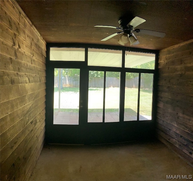 unfurnished room with ceiling fan and a healthy amount of sunlight