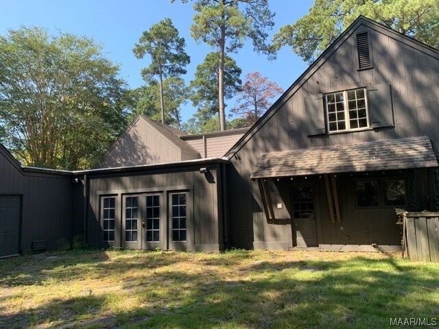 back of house featuring a yard