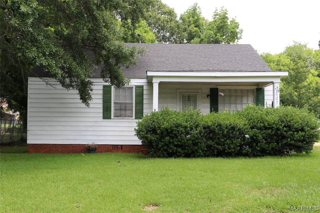 bungalow-style home with a front lawn