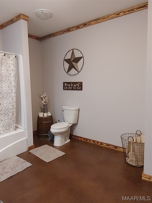 115 County Road 489th Rd, Verbena, AL 36091 - bathroom featuring crown molding, toilet, and shower / bath combo