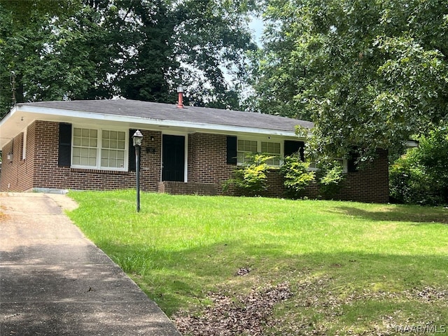 ranch-style home with a front yard