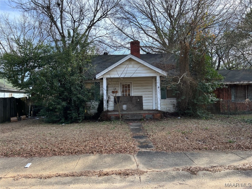 view of front of home featuring a porch