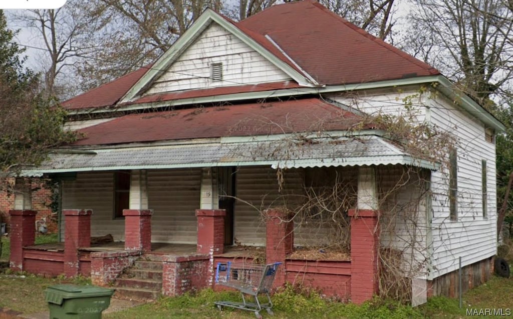 view of front of property