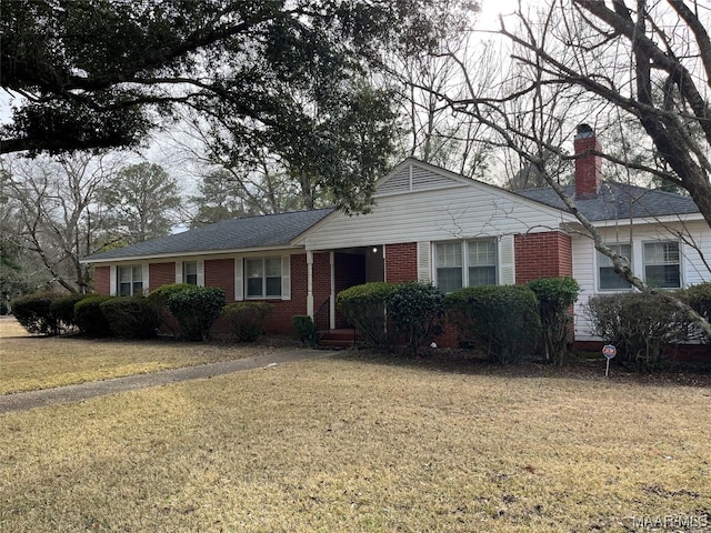 ranch-style home with a front yard