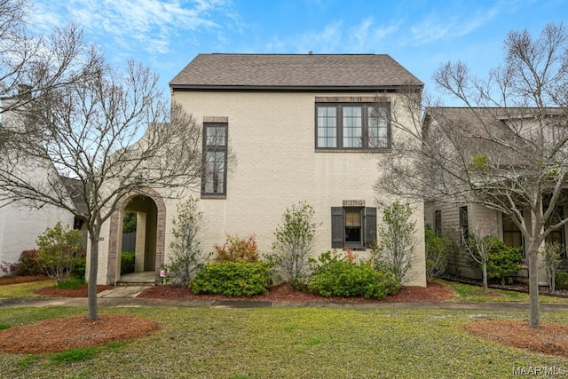 view of front of house with a front lawn