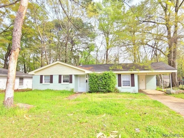 single story home featuring a carport and a front yard