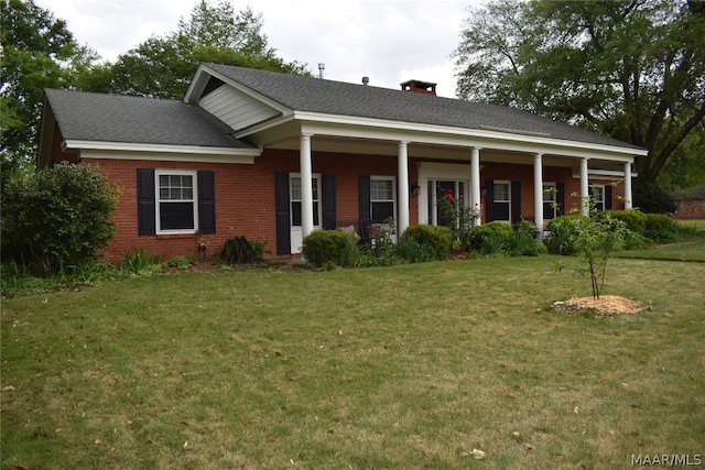 view of front of home featuring a front yard