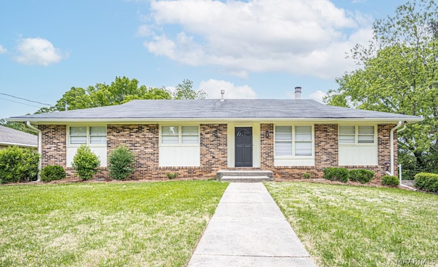 single story home featuring a front yard