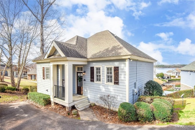 bungalow with a shingled roof