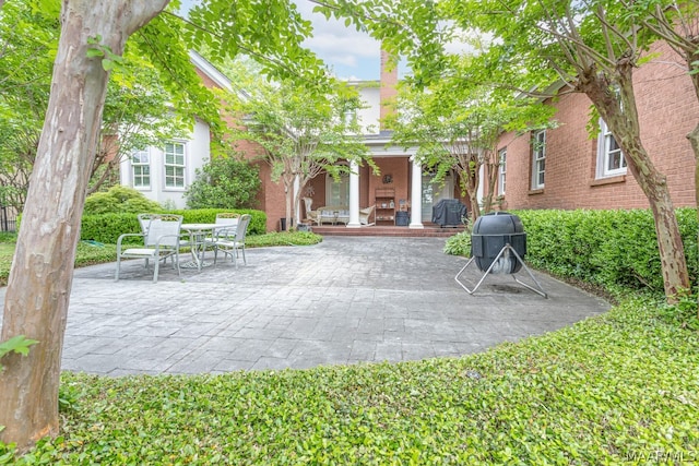 view of front of home featuring a patio