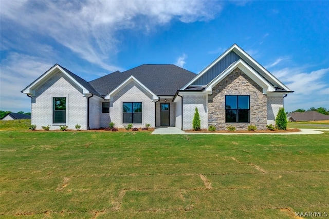 craftsman inspired home with a front yard