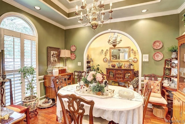 dining area featuring a chandelier, light hardwood / wood-style flooring, and crown molding