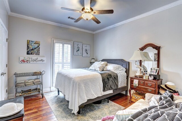 bedroom featuring ceiling fan, hardwood / wood-style floors, and crown molding