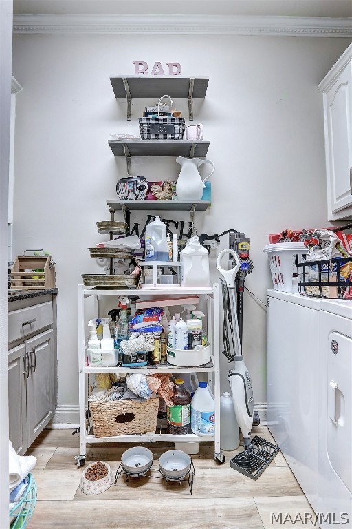 pantry with washer and clothes dryer