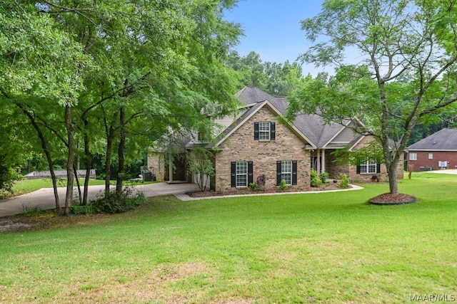 view of front of home featuring a front yard