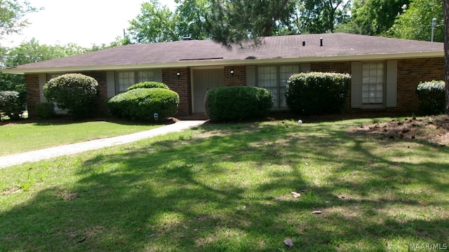 ranch-style home featuring a front yard