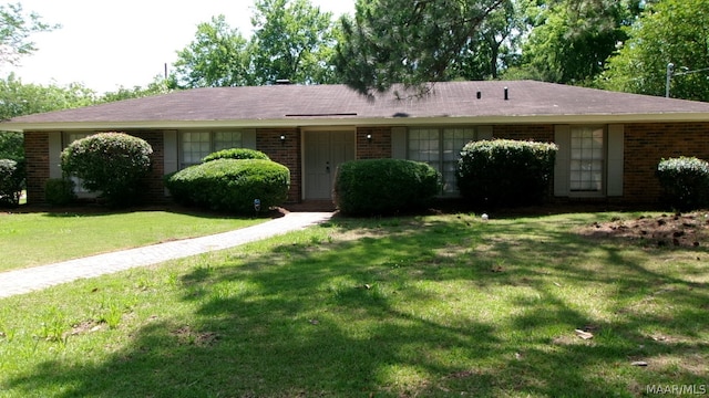 single story home featuring a front lawn