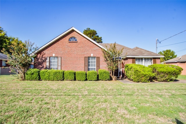 view of front of house with a front lawn