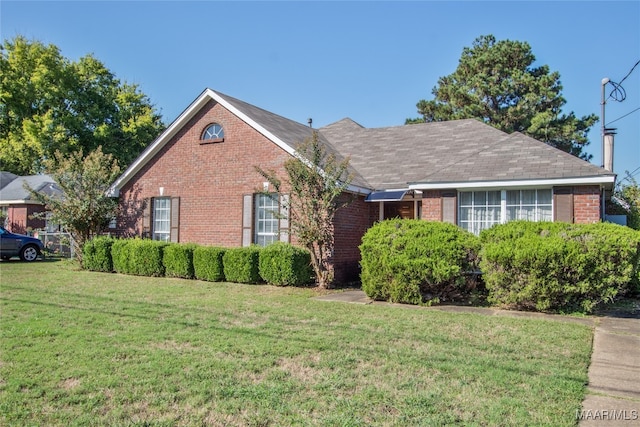 view of front of property with a front yard