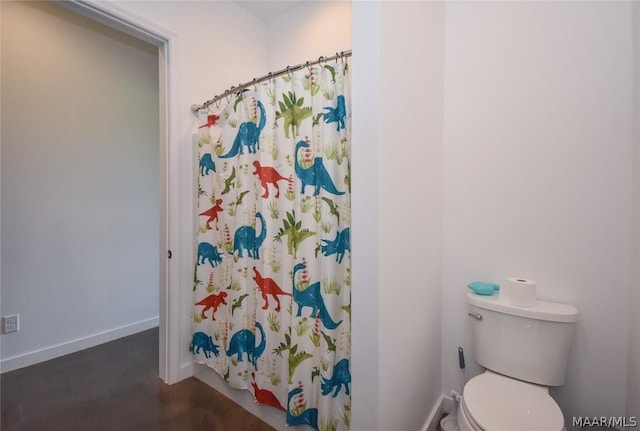 bathroom with a shower with shower curtain and toilet