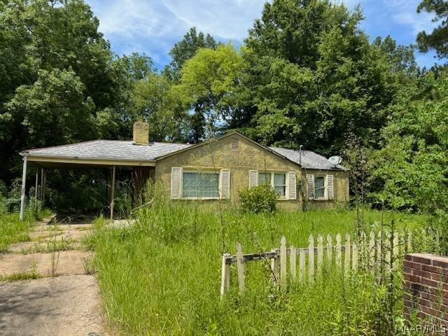 view of front of property