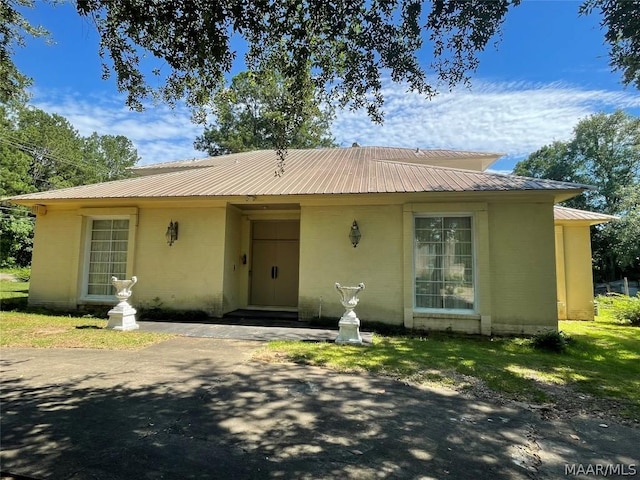 view of front of property